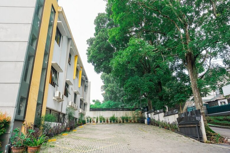 Hotel Oyo 2778 Alvin Residence