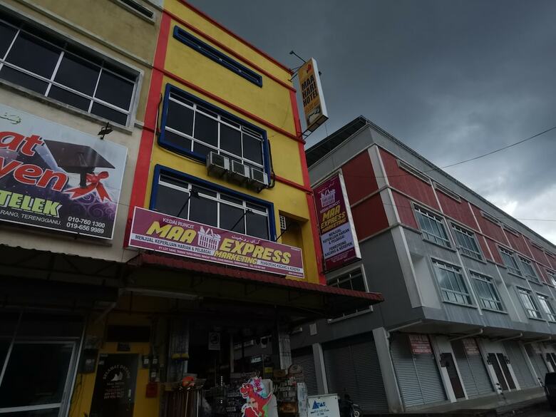 Oyo 89951 Maa Hari Hotel