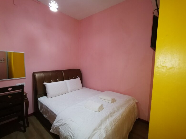 Oyo 89951 Maa Hari Hotel