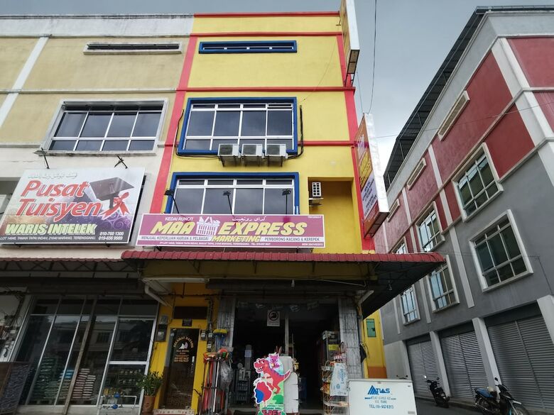 Oyo 89951 Maa Hari Hotel