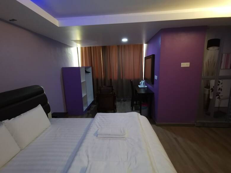 Oyo 89951 Maa Hari Hotel