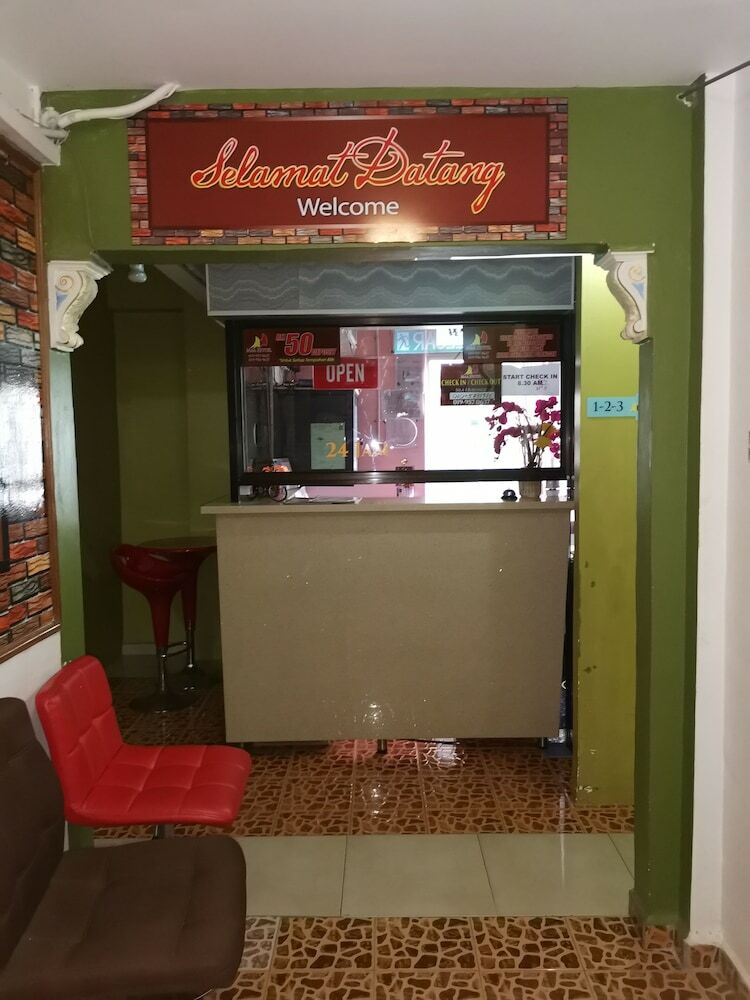 Oyo 89951 Maa Hari Hotel