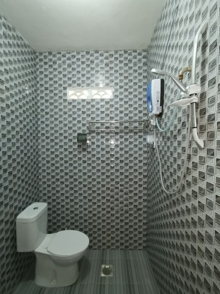 Oyo 89951 Maa Hari Hotel