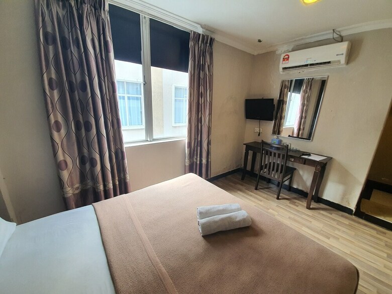 Oyo 89970 Dg Hotel
