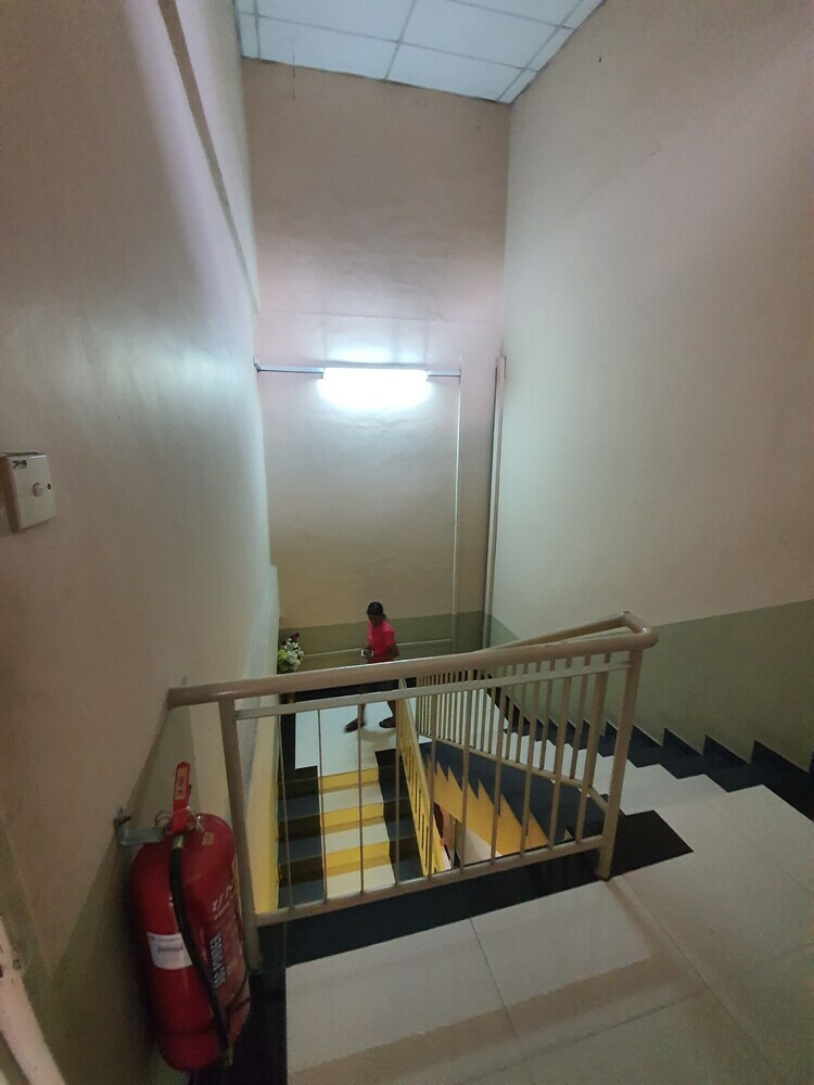 Oyo 89970 Dg Hotel