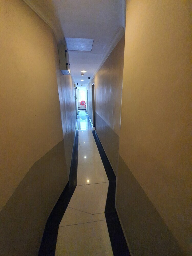Oyo 89970 Dg Hotel