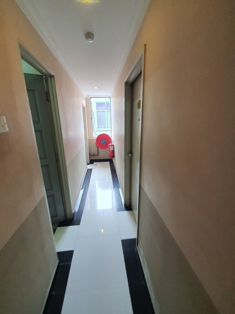 Oyo 89970 Dg Hotel