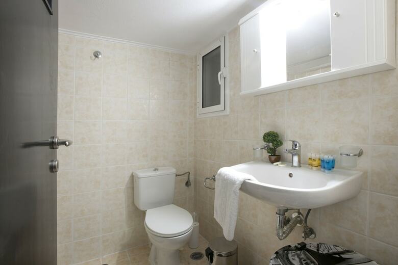 Two Bedroom Apartment At Koukaki