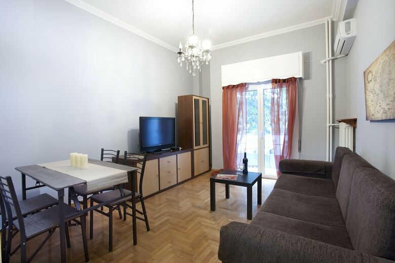 Two Bedroom Apartment At Koukaki