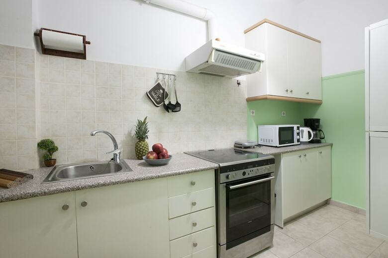 Two Bedroom Apartment At Koukaki