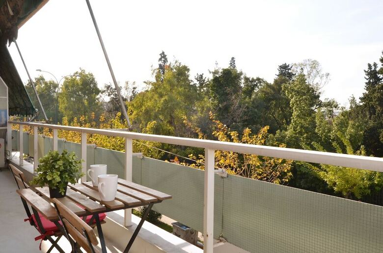 Kerameikos, A Lovely Apartment