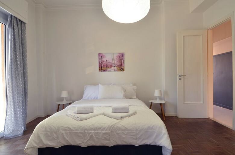 Kerameikos, A Lovely Apartment