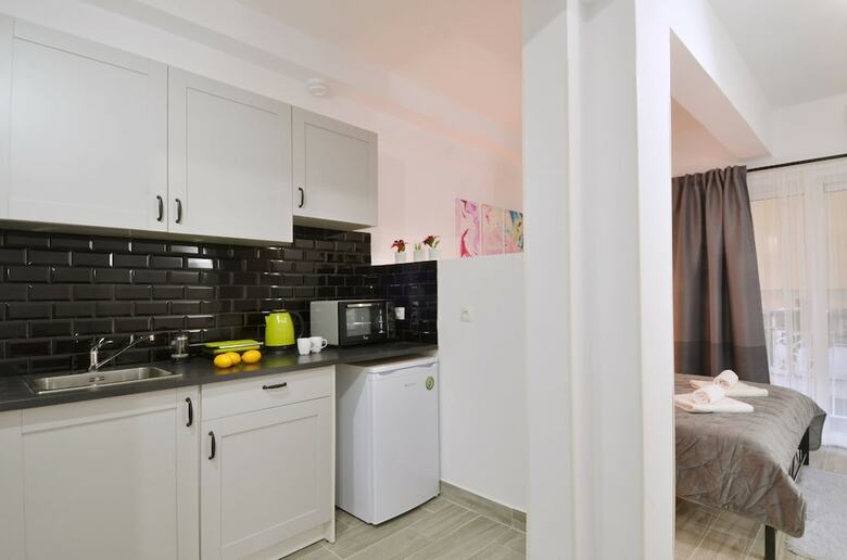 Metaxourgeio A, A Minimal Apartment