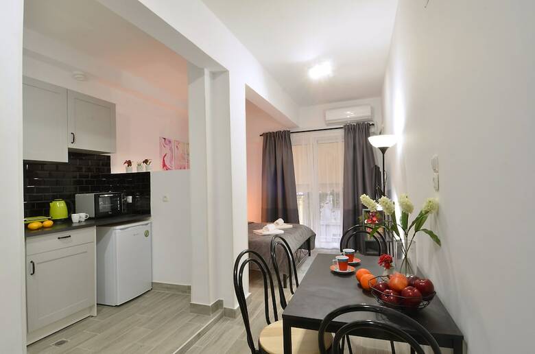 Metaxourgeio A, A Minimal Apartment