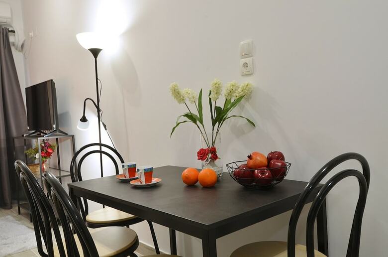 Metaxourgeio A, A Minimal Apartment