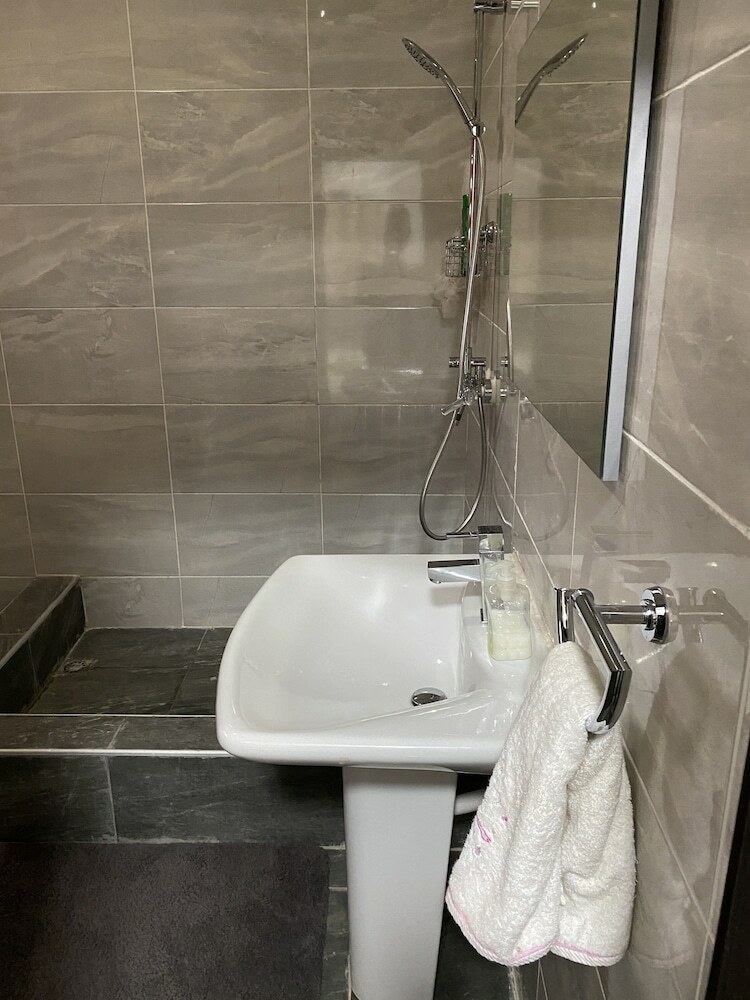 Cosy 3 Bedroom Holiday Apartment For Rent