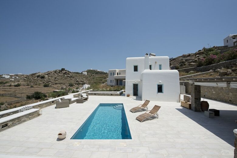 Villa Danelina Next To Ornospsarou Beach