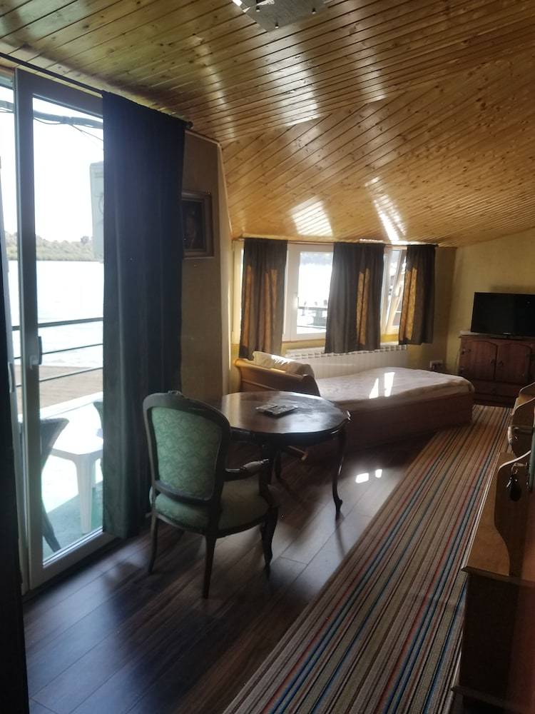 Hostal Hostel Otard