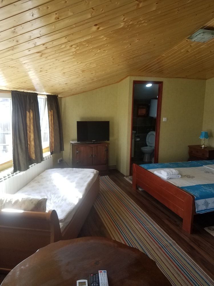 Hostal Hostel Otard