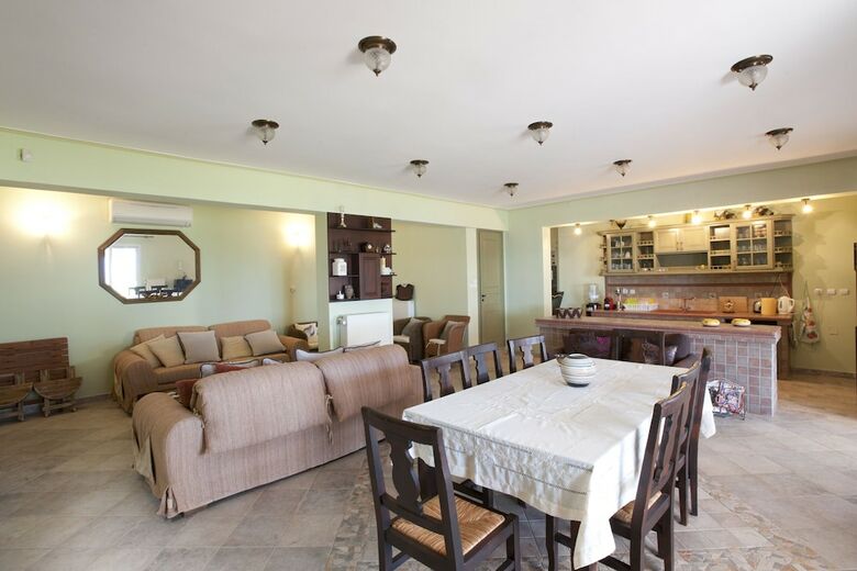 Spacious Villa At Ilia Edipsou