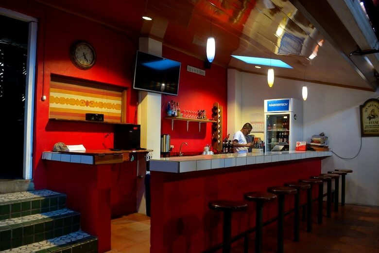 Hostal The Landing Hotel