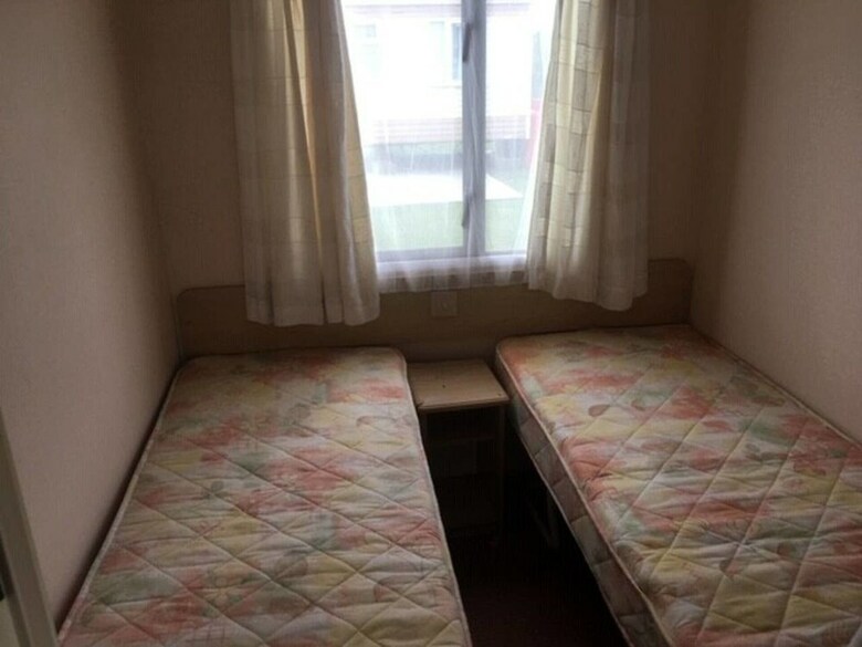 Beautiful 2 Bedroom 6 Berth Seaside Caravan