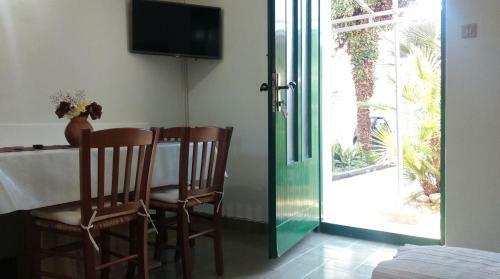 Eleonora Apartments