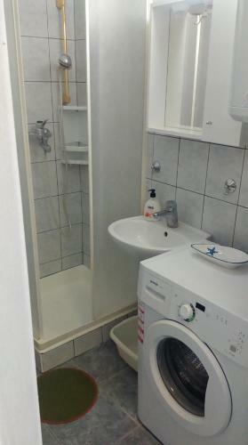 Eleonora Apartments
