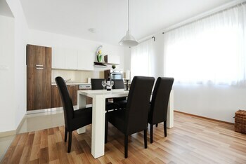 Apartments Hills