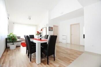 Apartments Hills