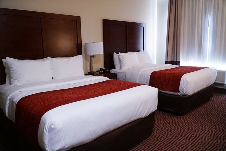 Hotel Lotus Blu Inn & Suites