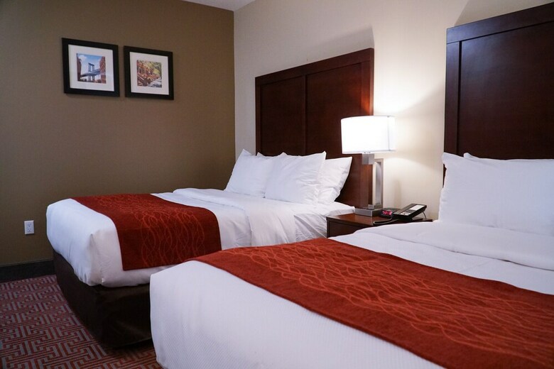 Hotel Lotus Blu Inn & Suites
