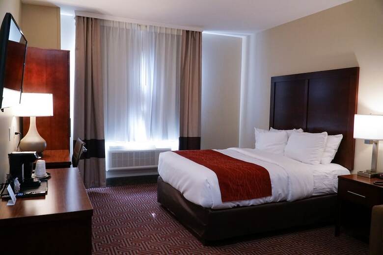 Hotel Lotus Blu Inn & Suites