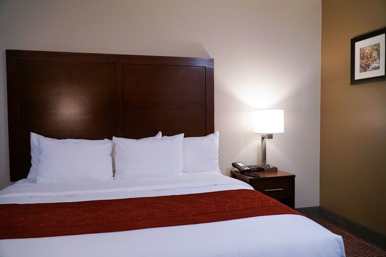 Hotel Lotus Blu Inn & Suites
