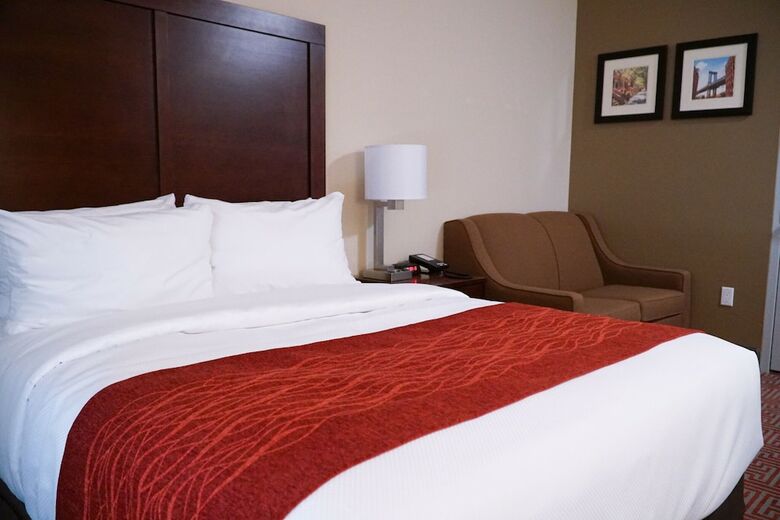 Hotel Lotus Blu Inn & Suites