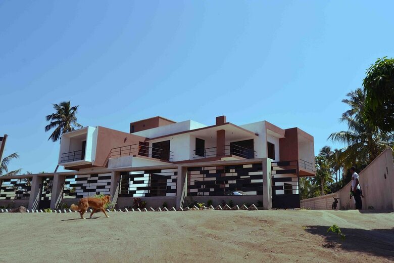 Hotel Square Waves Villa