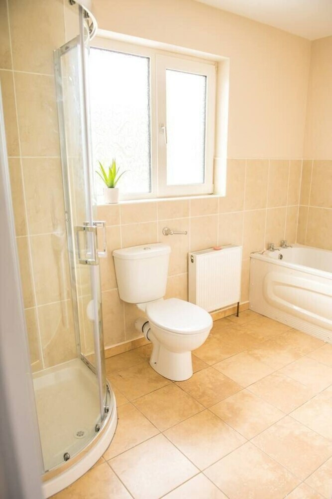 3-bed House In Clonmany With Panoramic Hillside Se