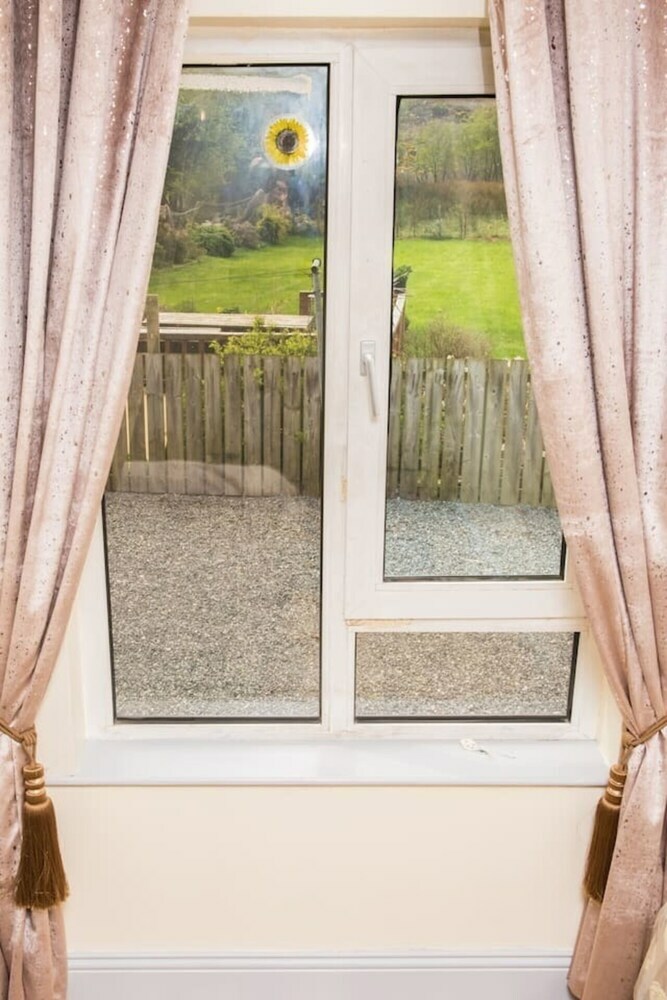 3-bed House In Clonmany With Panoramic Hillside Se