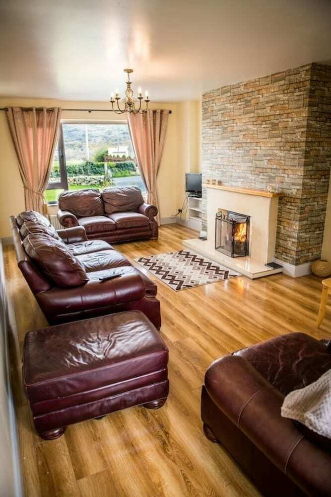 3-bed House In Clonmany With Panoramic Hillside Se