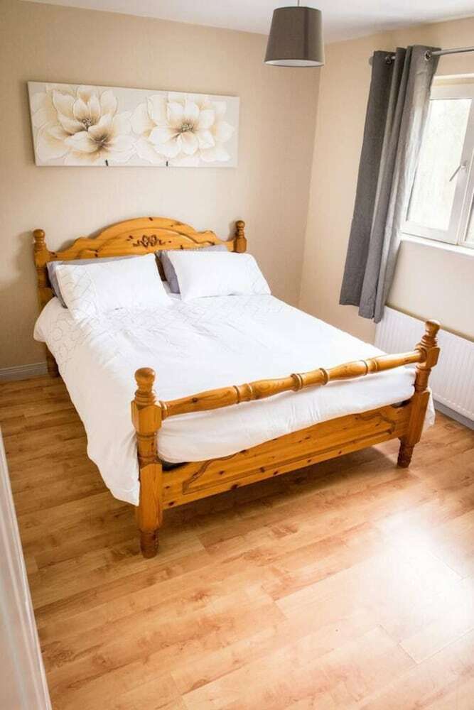 3-bed House In Clonmany With Panoramic Hillside Se
