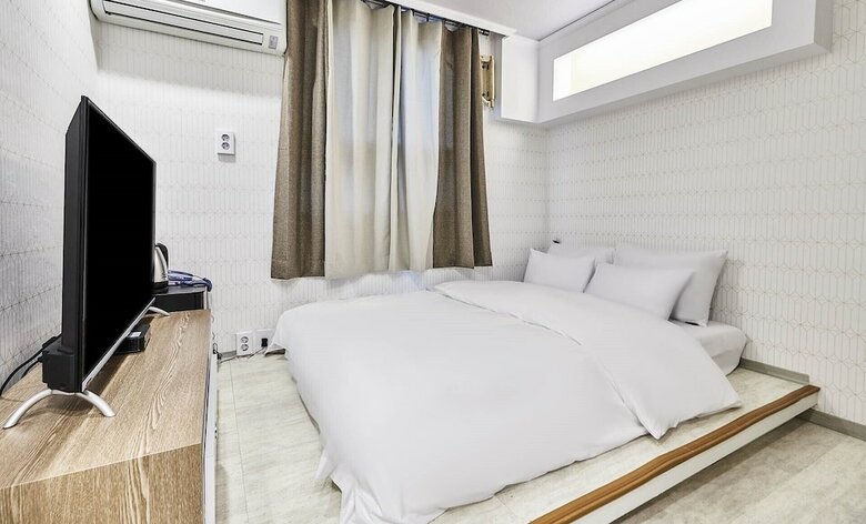 30 Month Hotel