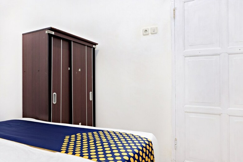 Hostal Spot On 2847 Anggrek Homestay