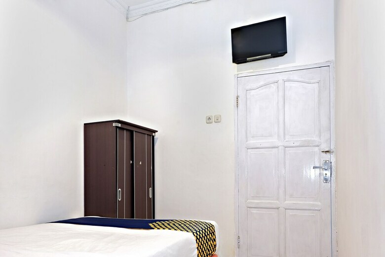 Hostal Spot On 2847 Anggrek Homestay
