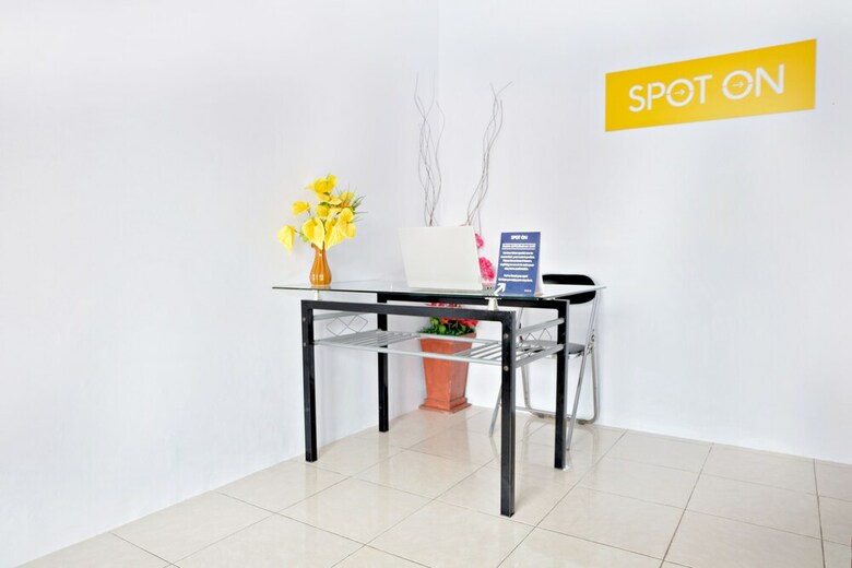 Hostal Spot On 2847 Anggrek Homestay