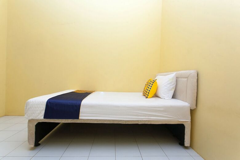 Hostal Spot On 2830 Azka Guest House Syariah