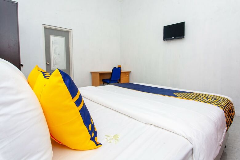 Hostal Spot On 2830 Azka Guest House Syariah