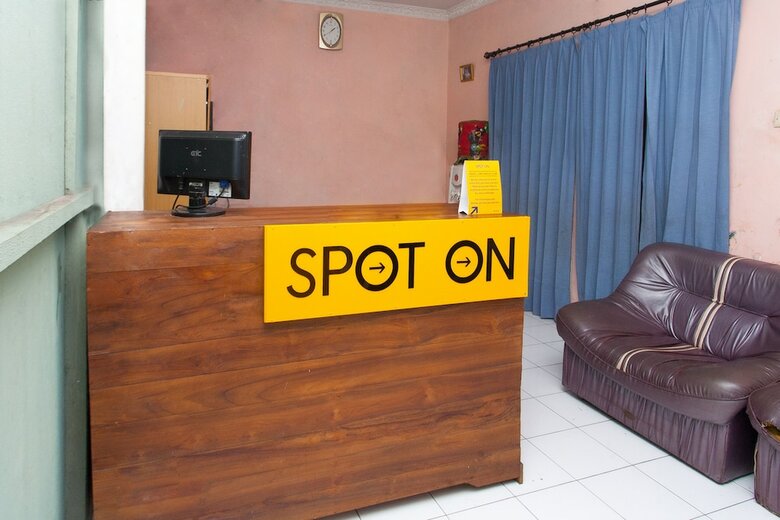 Hostal Spot On 2830 Azka Guest House Syariah