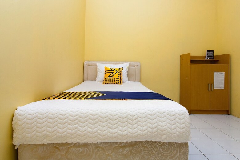 Hostal Spot On 2830 Azka Guest House Syariah