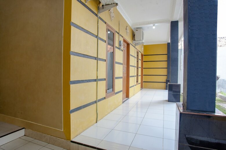 Hostal Spot On 2830 Azka Guest House Syariah