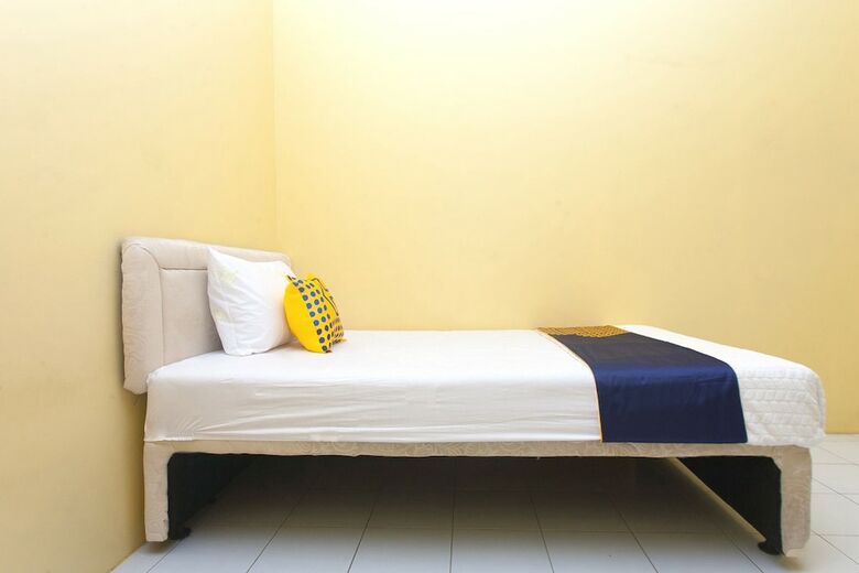 Hostal Spot On 2830 Azka Guest House Syariah